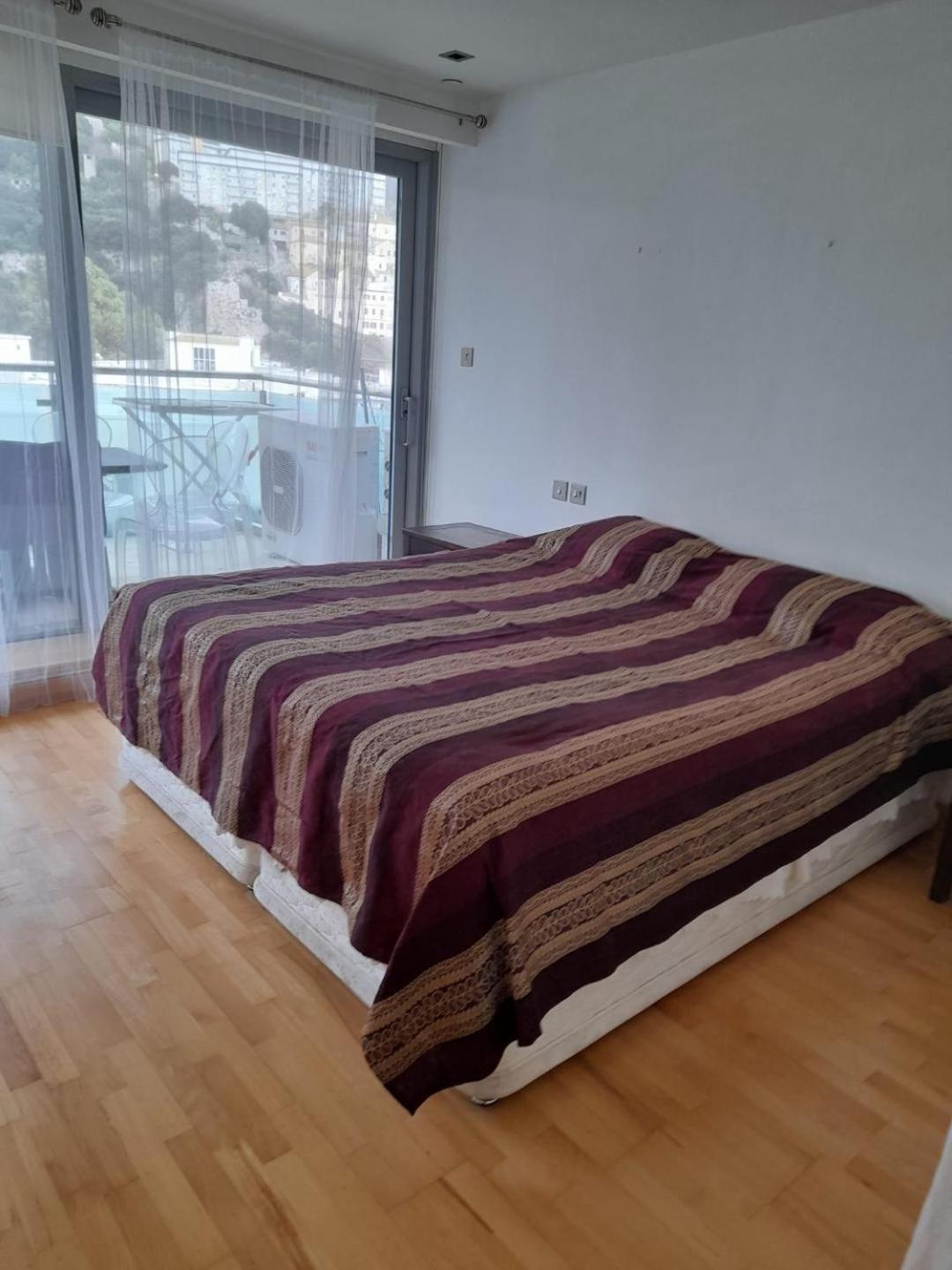 Three Bedroom Flat At Ocean Village Gibraltar Buitenkant foto